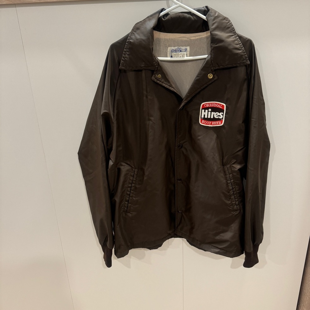 Vintage Men’s Brown L Wind breaker style nylon Hires Rootbeer Delivery Jacket